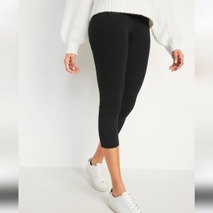 Cropped Old Navy powerpress black leggings, size medium